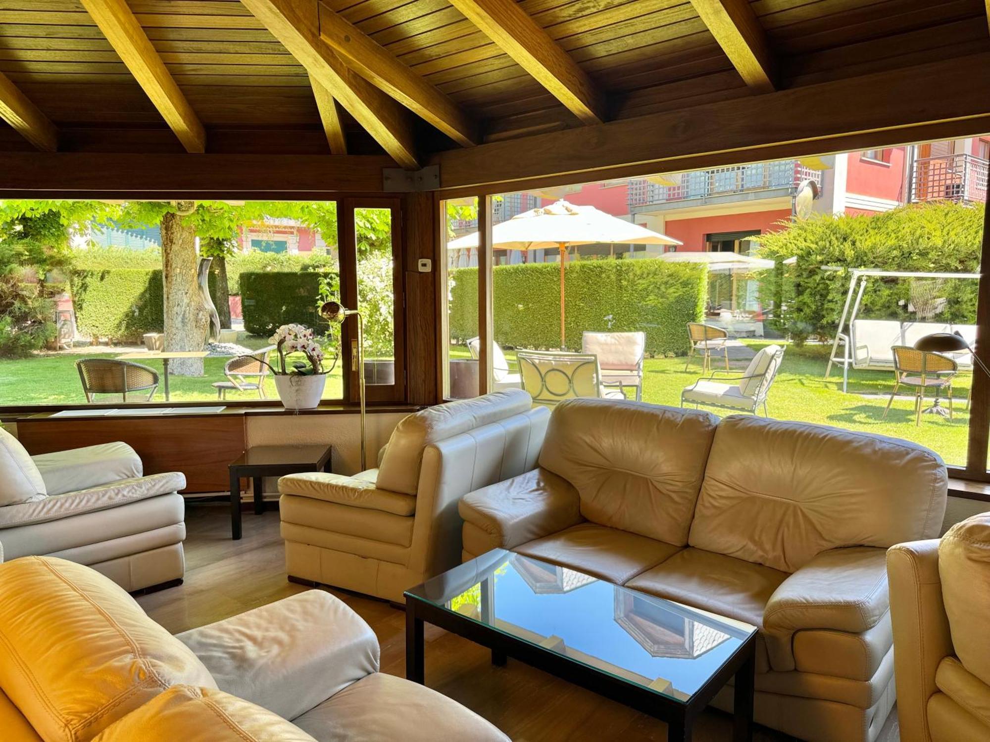 Hotel Del Lago ปุจเซร์ดา ภายนอก รูปภาพ