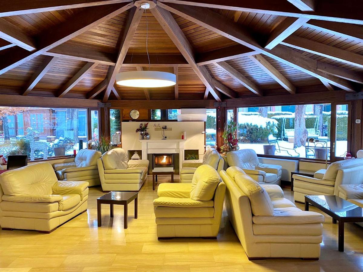 Hotel Del Lago ปุจเซร์ดา ภายนอก รูปภาพ